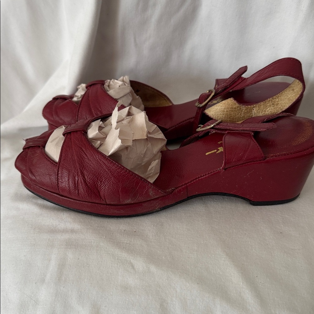 RE-MIX Red Leather Women's 1940’s style Sandals - Picture 5 of 8
